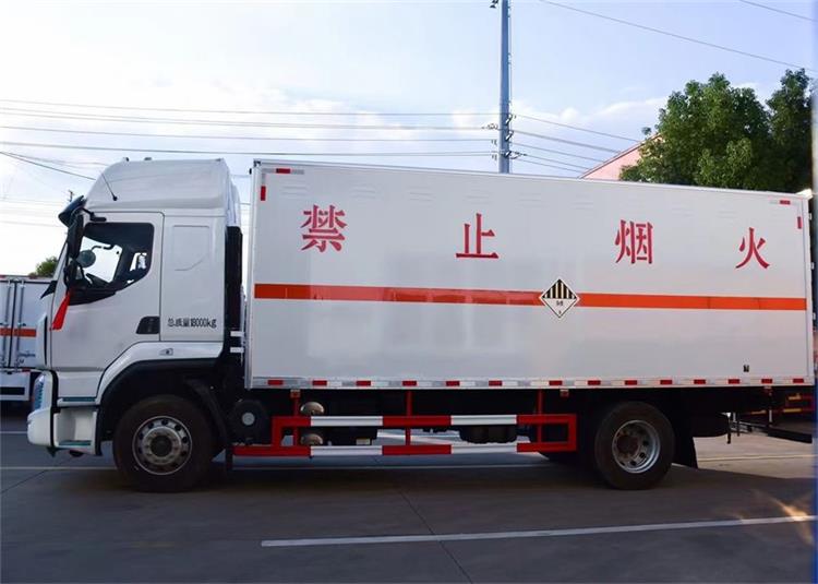 深圳中港物流危險(xiǎn)品承運(yùn)車